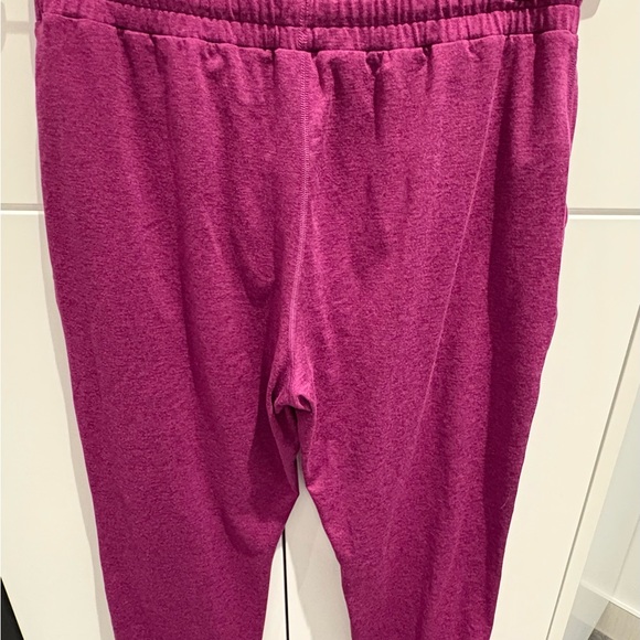 Vuori Jogger Sweatpants Berry Pink Size M Like New - Picture 5 of 5